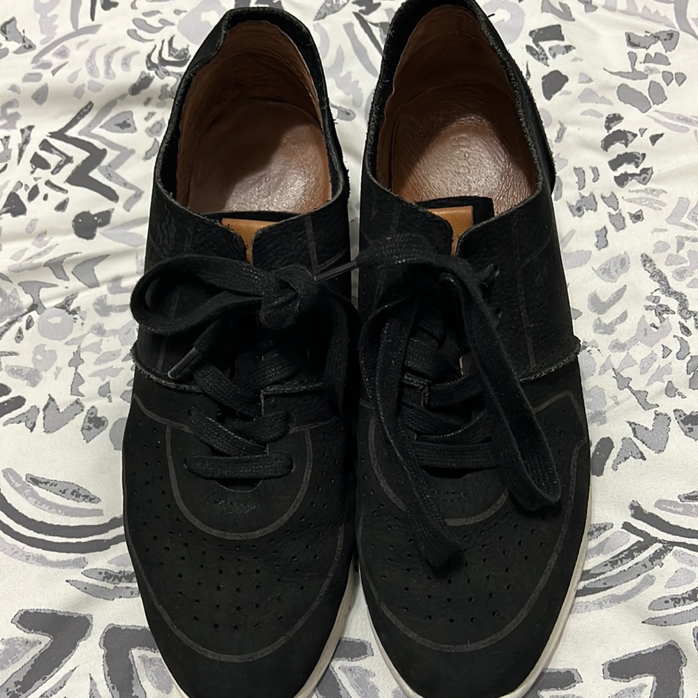 Gentle souls by Kenneth Cole sneakers